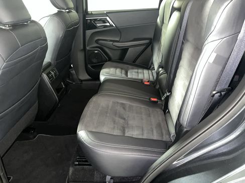 Used 2025 Mitsubishi Outlander SE AWD/4WD image 28