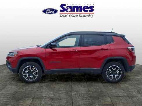 Used 2025 Jeep Compass Trailhawk AWD/4WD image 6