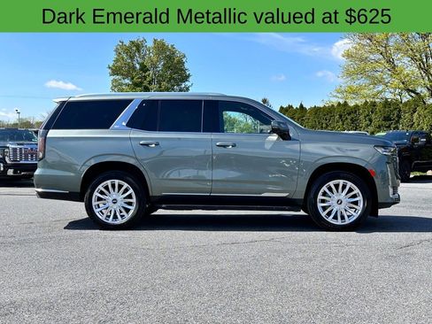 Used 2024 Cadillac Escalade Luxury AWD/4WD image 3