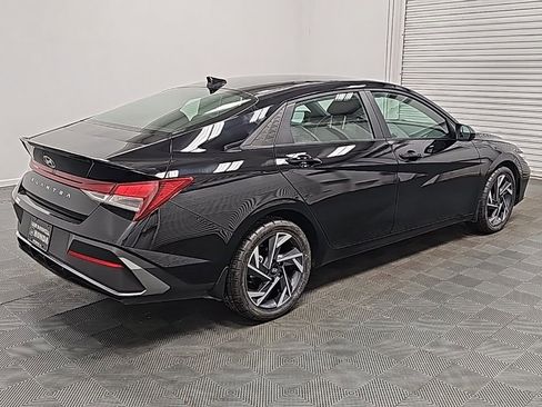 Used 2025 Hyundai Elantra Sport image 9