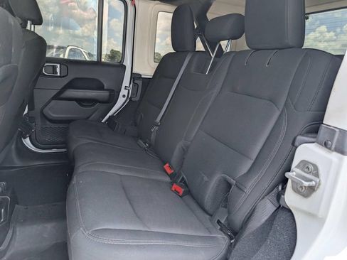 Used 2019 Jeep Wrangler Unlimited Sahara w/ Uconnect 4C Nav & Sound Group AWD/4WD image 15