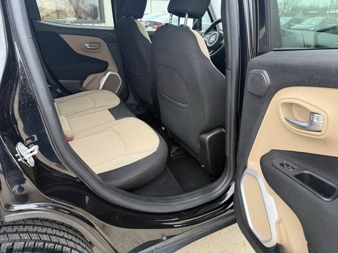 Used 2015 Jeep Renegade Latitude w/ Popular Equipment Group AWD/4WD image 12