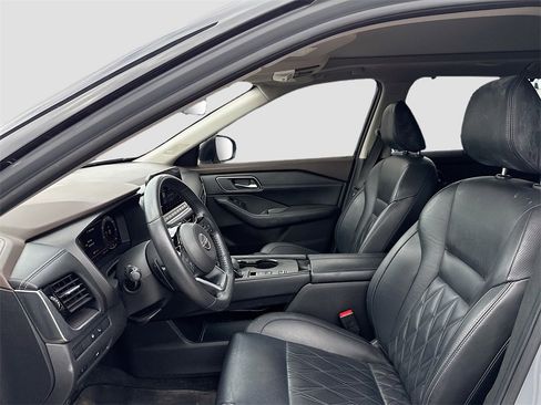 Used 2022 Nissan Rogue Platinum w/ Head-Up Display Package image 10