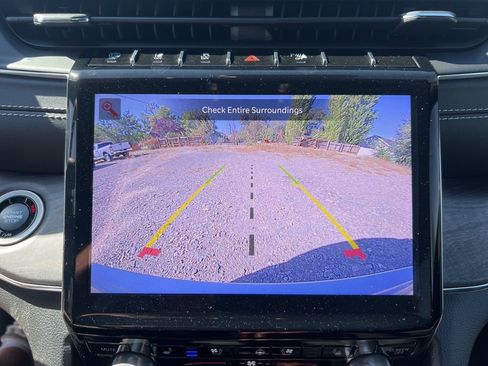 New 2024 Jeep Grand Cherokee Overland AWD/4WD image 16