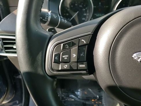 Used 2017 Jaguar F-PACE Prestige image 7