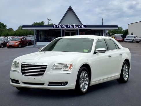 Used 2013 Chrysler 300 C RWD image 1