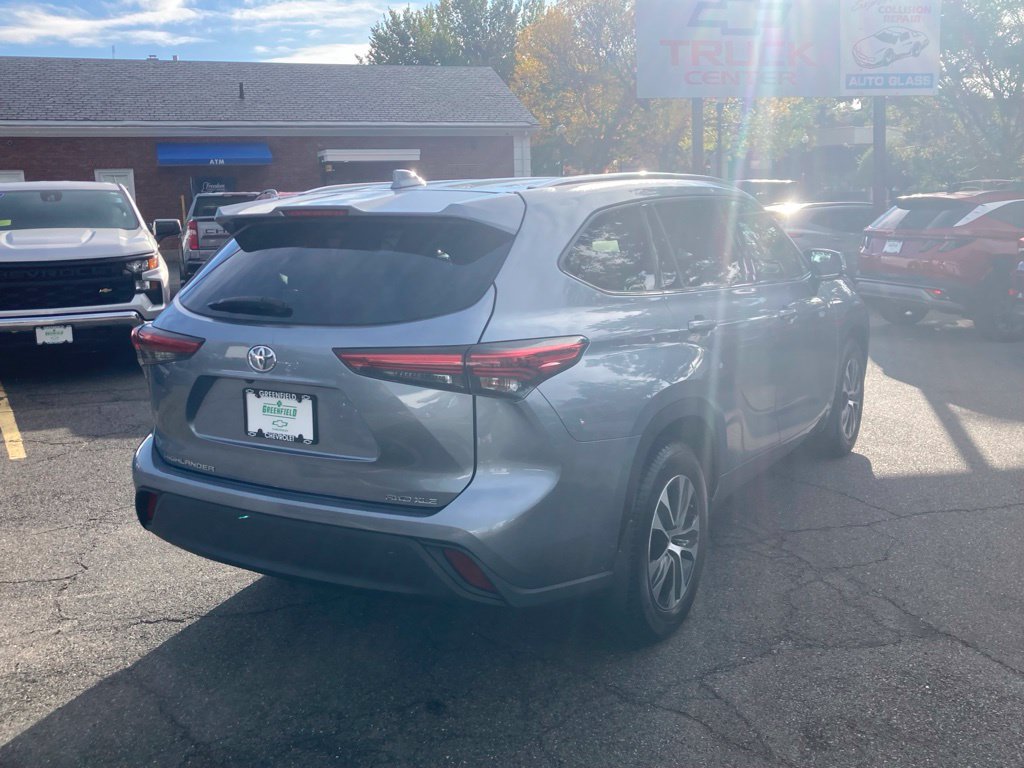 Used 2020 Toyota Highlander XLE AWD/4WD image 36