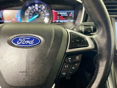 Used 2019 Ford Fusion Titanium image 19