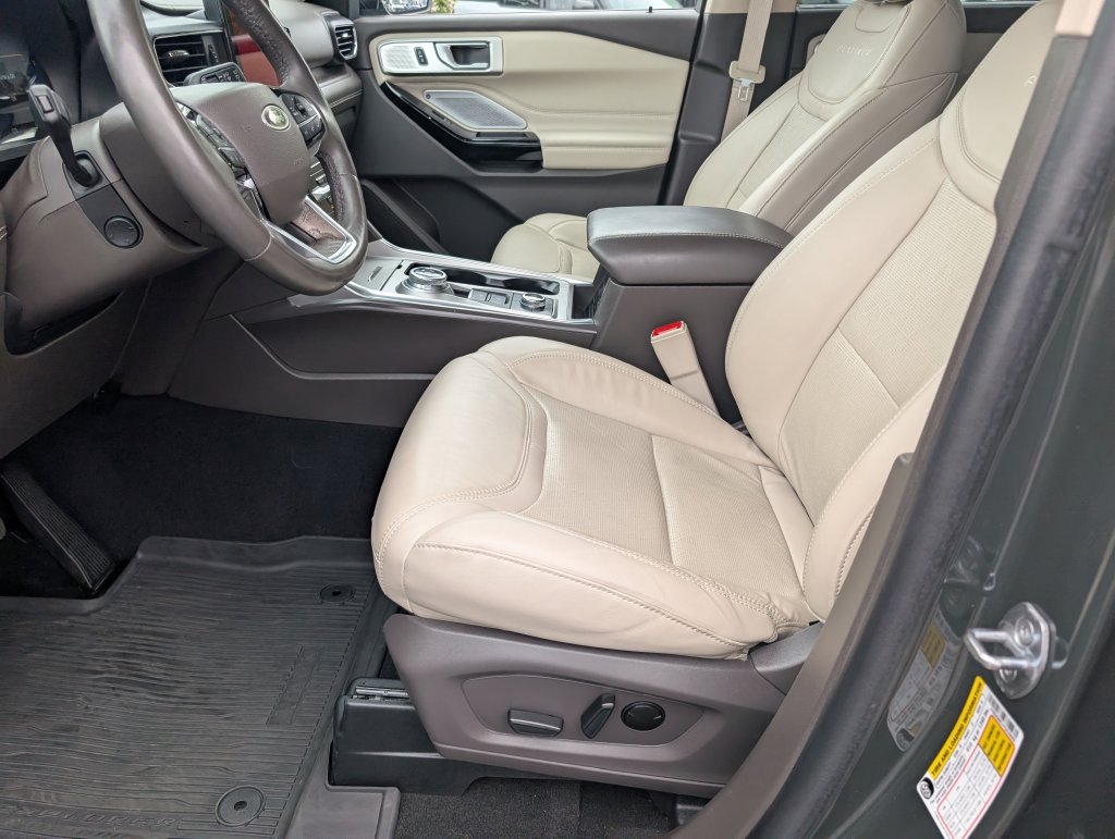 Used 2023 Ford Explorer Platinum w/ Technology Package AWD/4WD image 14