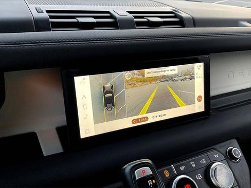 Used 2022 Land Rover Defender 110 SE image 13