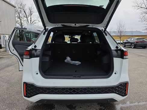 New 2026 Volkswagen Tiguan SE R-Line AWD/4WD image 14