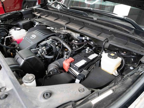 Used 2023 Toyota Highlander XLE image 34