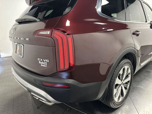 Used 2021 Kia Telluride EX w/ EX Premium Package FWD image 14