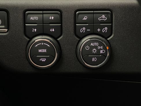 Used 2023 Chevrolet Silverado 1500 LTZ w/ LTZ Convenience Package II AWD/4WD image 22