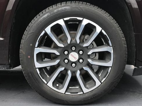 Used 2020 GMC Acadia Denali w/ Technology Package FWD image 9