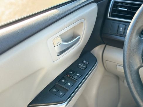 Used 2015 Toyota Camry LE image 18