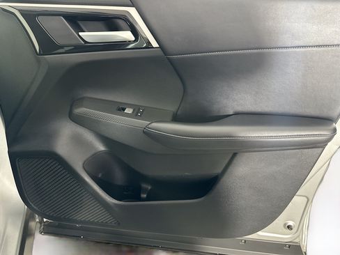 Used 2024 Mitsubishi Outlander SE FWD image 33
