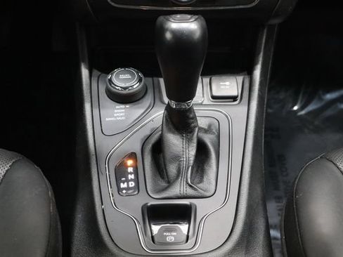 Used 2021 Jeep Cherokee Latitude Lux w/ Comfort/Convenience Group AWD/4WD image 38