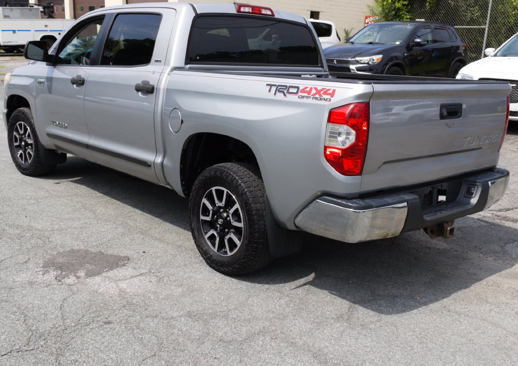 Used 2015 Toyota Tundra SR5 w/ TRD Off Road Package AWD/4WD image 11