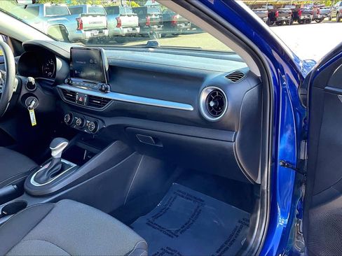 Used 2023 Kia Forte LXS w/ LXS Technology Package FWD image 18