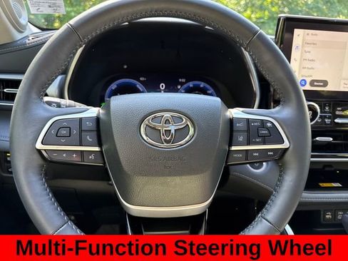 Used 2024 Toyota Highlander Platinum AWD/4WD image 17