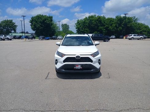 Used 2021 Toyota RAV4 XLE w/ Convenience Package AWD/4WD image 3