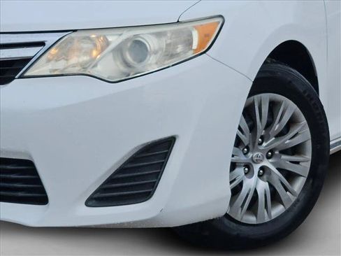 Used 2014 Toyota Camry LE image 4