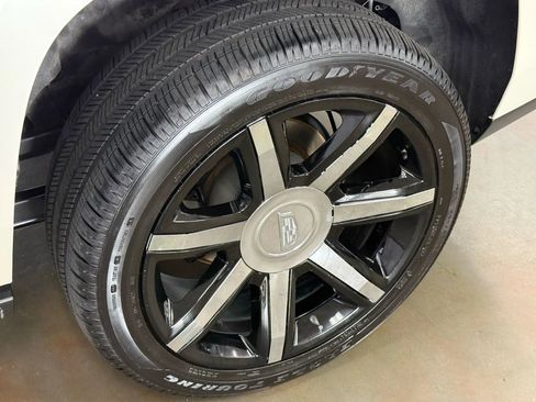 Used 2015 Cadillac Escalade Premium image 26