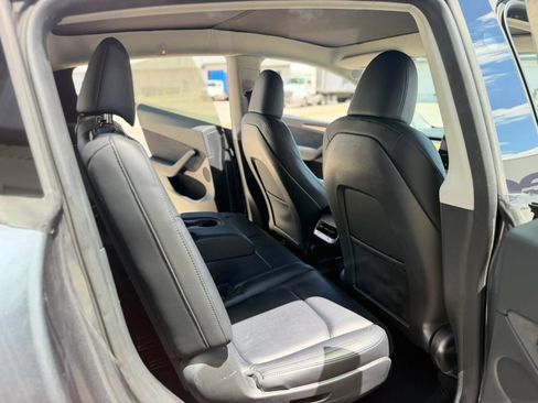 Used 2023 Tesla Model Y Long Range AWD/4WD image 23