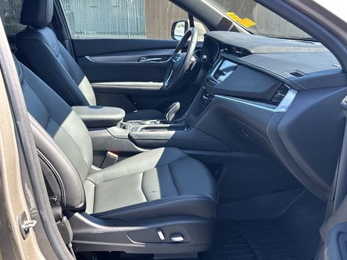 Used 2022 Cadillac XT6 Luxury image 12