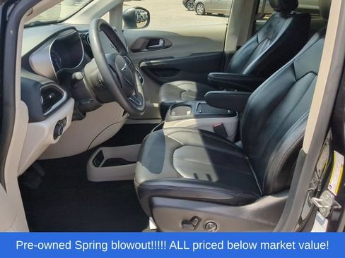Used 2023 Chrysler Pacifica Touring-L FWD image 22