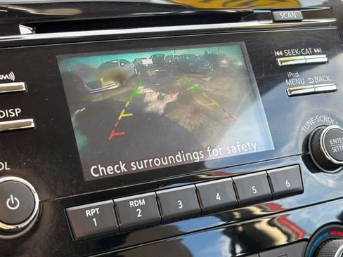 Used 2017 Nissan Rogue S image 25