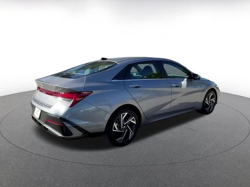 Used 2025 Hyundai Elantra SEL image 15