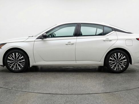 Used 2025 Nissan Altima 2.5 SV FWD image 5