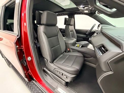 Used 2024 Chevrolet Suburban Z71 w/ Off-Road Capability Package image 30