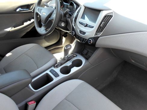 Used 2018 Chevrolet Cruze LS FWD image 22