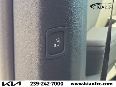 New 2026 Kia Carnival FWD image 21