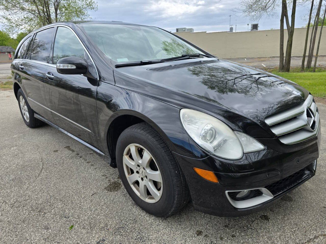 Used 2007 Mercedes-Benz R 350 4MATIC w/ P1 Pkg image 3