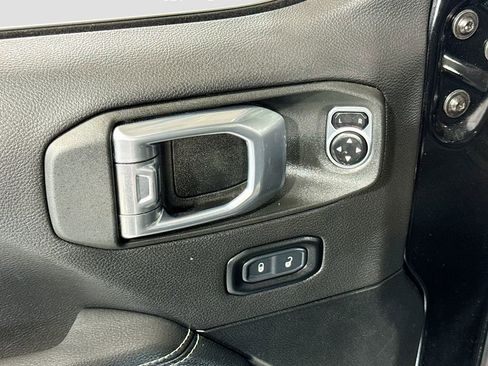 Used 2023 Jeep Wrangler Unlimited Sahara image 27