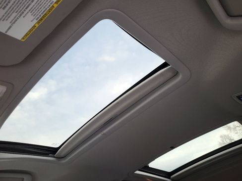 Used 2017 Toyota Sienna Limited image 34