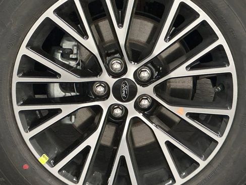 New 2025 Ford Escape SE w/ PHEV Premium Package FWD image 9