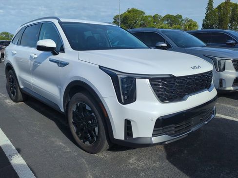 Certified 2025 Kia Sorento S image 1