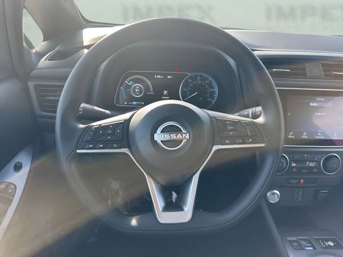 Used 2023 Nissan Leaf S image 12