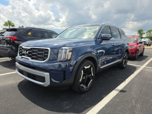 Used 2024 Kia Telluride S w/ S Sunroof Package FWD image 4