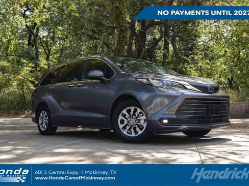 Used 2025 Toyota Sienna XLE FWD image 1