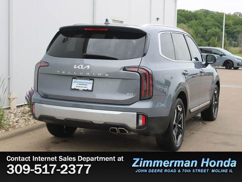 Used 2024 Kia Telluride EX w/ EX Captain's Chair Package AWD/4WD image 2