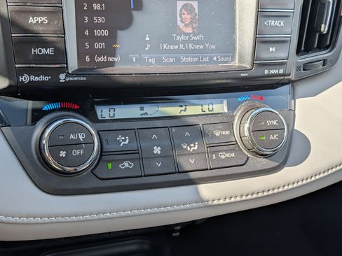 Used 2017 Toyota RAV4 XLE AWD/4WD image 23