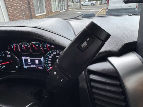 Used 2018 Chevrolet Suburban LT image 62