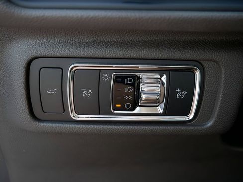 Certified 2022 Lincoln Corsair FWD w/ Equipment Group 101A image 17