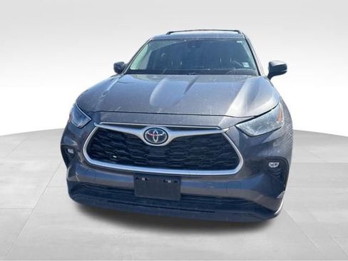 Used 2023 Toyota Highlander LE AWD/4WD image 5